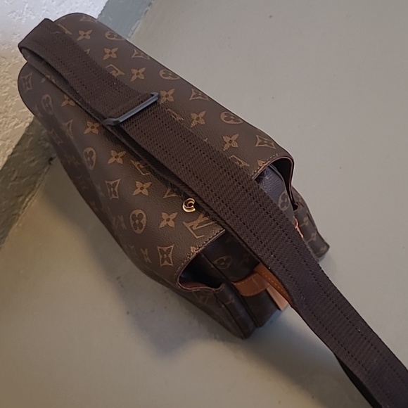 Authentic LOUIS VUITTON Navaiglio - Picture 9 of 17
